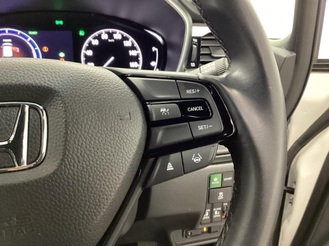 オデッセイハイブリッド ｅ：ＨＥＶアブソルート・ＥＸブラックエディション　ＨｏｎｄａＣＯＮＮＥＣＴ対応純正メモリーナビ　ハンズフリーパワーテールゲート　バックモニター　マルチビューモニター　ＶＳＡ　サイドエアバック　フルオートエアコン　フルセグテレビ　レーダーブレーキ（15枚目）