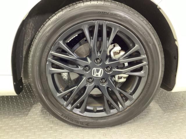 オデッセイハイブリッド ｅ：ＨＥＶアブソルート・ＥＸブラックエディション　ＨｏｎｄａＣＯＮＮＥＣＴ対応純正メモリーナビ　ハンズフリーパワーテールゲート　バックモニター　マルチビューモニター　ＶＳＡ　サイドエアバック　フルオートエアコン　フルセグテレビ　レーダーブレーキ（21枚目）