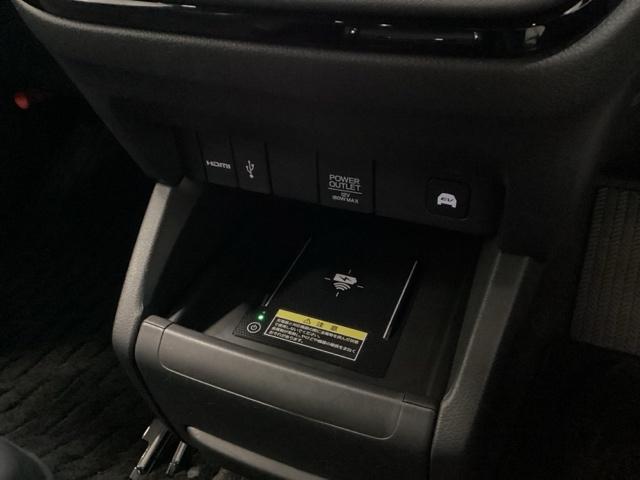 オデッセイハイブリッド ｅ：ＨＥＶアブソルート・ＥＸブラックエディション　ＨｏｎｄａＣＯＮＮＥＣＴ対応純正メモリーナビ　ハンズフリーパワーテールゲート　バックモニター　マルチビューモニター　ＶＳＡ　サイドエアバック　フルオートエアコン　フルセグテレビ　レーダーブレーキ（26枚目）