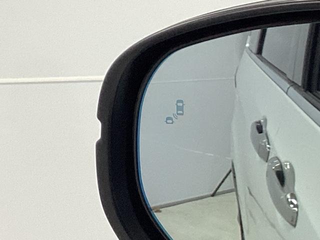 オデッセイハイブリッド ｅ：ＨＥＶアブソルート・ＥＸブラックエディション　ＨｏｎｄａＣＯＮＮＥＣＴ対応純正メモリーナビ　ハンズフリーパワーテールゲート　バックモニター　マルチビューモニター　ＶＳＡ　サイドエアバック　フルオートエアコン　フルセグテレビ　レーダーブレーキ（30枚目）