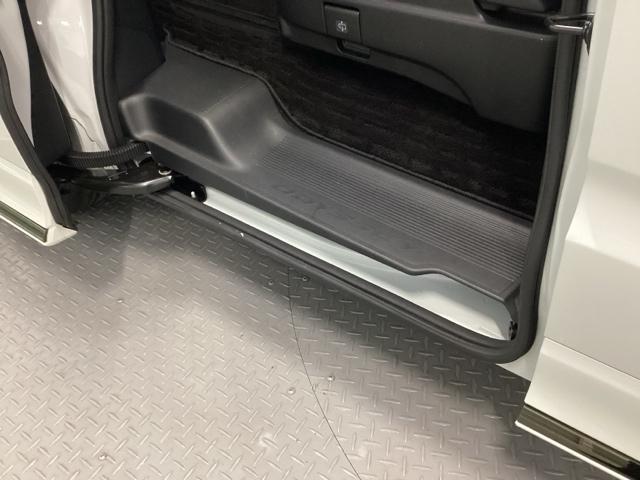 オデッセイハイブリッド ｅ：ＨＥＶアブソルート・ＥＸブラックエディション　ＨｏｎｄａＣＯＮＮＥＣＴ対応純正メモリーナビ　ハンズフリーパワーテールゲート　バックモニター　マルチビューモニター　ＶＳＡ　サイドエアバック　フルオートエアコン　フルセグテレビ　レーダーブレーキ（31枚目）