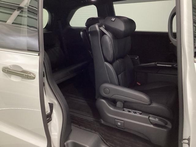 オデッセイハイブリッド ｅ：ＨＥＶアブソルート・ＥＸブラックエディション　ＨｏｎｄａＣＯＮＮＥＣＴ対応純正メモリーナビ　ハンズフリーパワーテールゲート　バックモニター　マルチビューモニター　ＶＳＡ　サイドエアバック　フルオートエアコン　フルセグテレビ　レーダーブレーキ（32枚目）