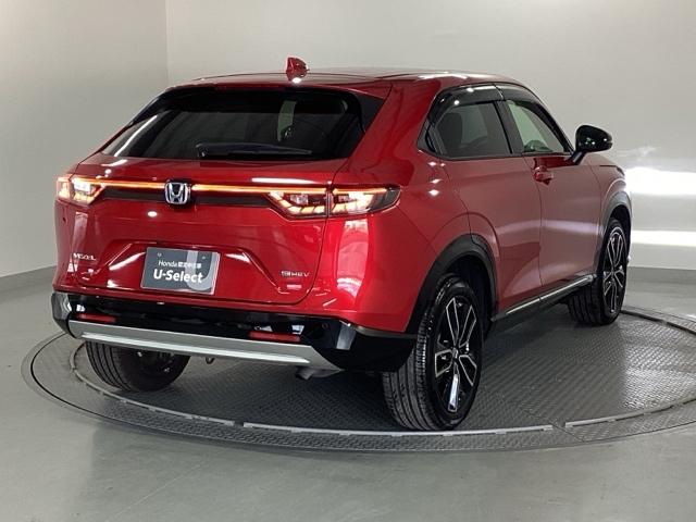 ヴェゼル ｅ：ＨＥＶＺ　純正メモリーナビ　ドラレコ　リアカメラ　衝突回避支援ブレーキ機能　スマキ　Ｐトランク　フルオートエアコン　Ｄレコ　エアバッグ　両席エアバック　Ｒカメ　記録簿付　パワーウィンドウ　ＬＥＤランプ　ソナー（8枚目）