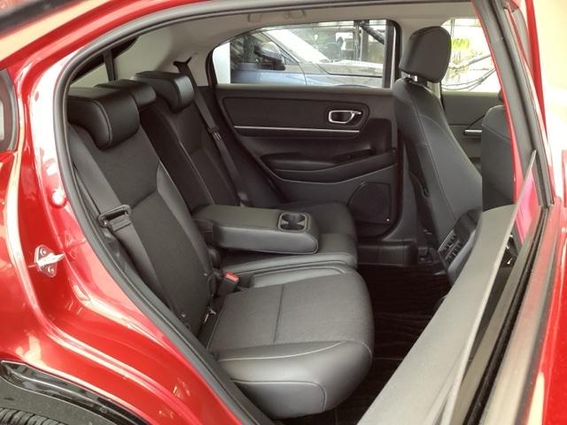 ヴェゼル ｅ：ＨＥＶＺ　純正メモリーナビ　ドラレコ　リアカメラ　衝突回避支援ブレーキ機能　スマキ　Ｐトランク　フルオートエアコン　Ｄレコ　エアバッグ　両席エアバック　Ｒカメ　記録簿付　パワーウィンドウ　ＬＥＤランプ　ソナー（17枚目）