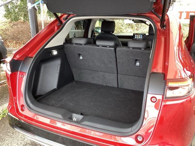 ヴェゼル ｅ：ＨＥＶＺ　純正メモリーナビ　ドラレコ　リアカメラ　衝突回避支援ブレーキ機能　スマキ　Ｐトランク　フルオートエアコン　Ｄレコ　エアバッグ　両席エアバック　Ｒカメ　記録簿付　パワーウィンドウ　ＬＥＤランプ　ソナー（18枚目）