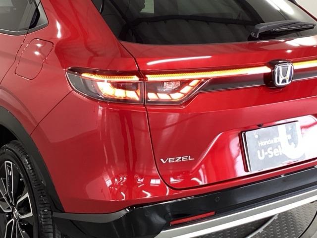 ヴェゼル ｅ：ＨＥＶＺ　純正メモリーナビ　ドラレコ　リアカメラ　衝突回避支援ブレーキ機能　スマキ　Ｐトランク　フルオートエアコン　Ｄレコ　エアバッグ　両席エアバック　Ｒカメ　記録簿付　パワーウィンドウ　ＬＥＤランプ　ソナー（28枚目）