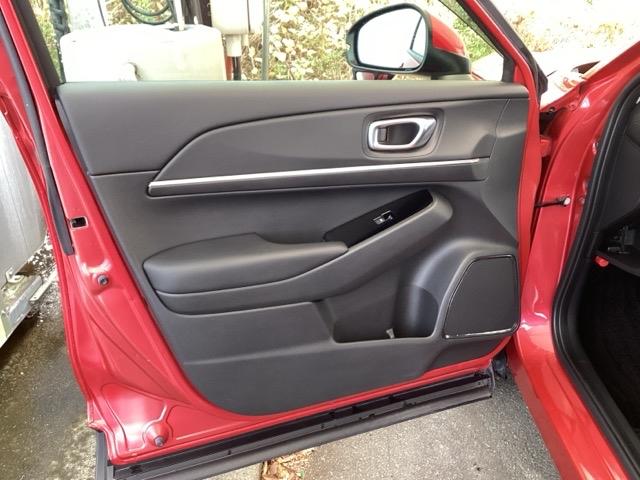 ヴェゼル ｅ：ＨＥＶＺ　純正メモリーナビ　ドラレコ　リアカメラ　衝突回避支援ブレーキ機能　スマキ　Ｐトランク　フルオートエアコン　Ｄレコ　エアバッグ　両席エアバック　Ｒカメ　記録簿付　パワーウィンドウ　ＬＥＤランプ　ソナー（34枚目）