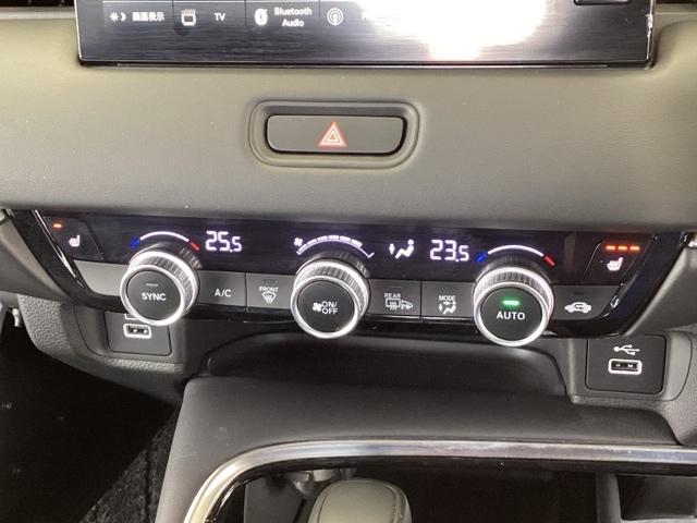 ヴェゼル ｅ：ＨＥＶＺ　純正メモリーナビ　ドラレコ　リアカメラ　衝突回避支援ブレーキ機能　スマキ　Ｐトランク　フルオートエアコン　Ｄレコ　エアバッグ　両席エアバック　Ｒカメ　記録簿付　パワーウィンドウ　ＬＥＤランプ　ソナー（37枚目）