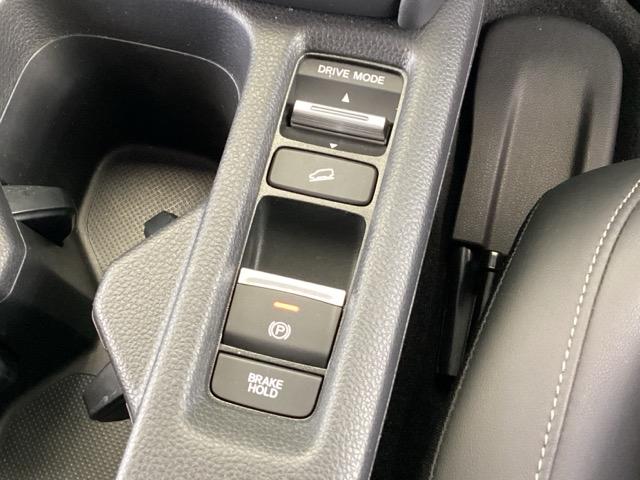 ヴェゼル ｅ：ＨＥＶＺ　純正メモリーナビ　ドラレコ　リアカメラ　衝突回避支援ブレーキ機能　スマキ　Ｐトランク　フルオートエアコン　Ｄレコ　エアバッグ　両席エアバック　Ｒカメ　記録簿付　パワーウィンドウ　ＬＥＤランプ　ソナー（40枚目）