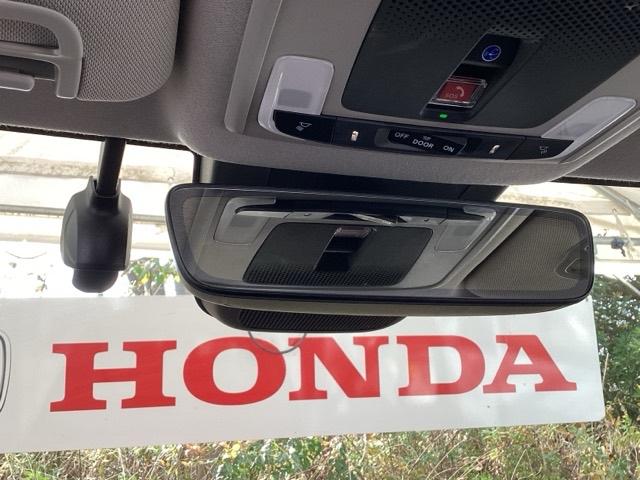 ヴェゼル ｅ：ＨＥＶＺ　純正メモリーナビ　ドラレコ　リアカメラ　衝突回避支援ブレーキ機能　スマキ　Ｐトランク　フルオートエアコン　Ｄレコ　エアバッグ　両席エアバック　Ｒカメ　記録簿付　パワーウィンドウ　ＬＥＤランプ　ソナー（51枚目）