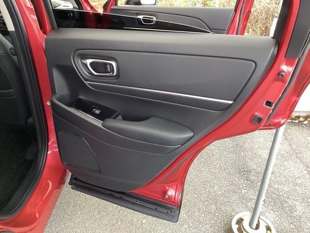 ヴェゼル ｅ：ＨＥＶＺ　純正メモリーナビ　ドラレコ　リアカメラ　衝突回避支援ブレーキ機能　スマキ　Ｐトランク　フルオートエアコン　Ｄレコ　エアバッグ　両席エアバック　Ｒカメ　記録簿付　パワーウィンドウ　ＬＥＤランプ　ソナー（64枚目）