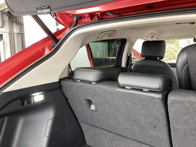 ヴェゼル ｅ：ＨＥＶＺ　純正メモリーナビ　ドラレコ　リアカメラ　衝突回避支援ブレーキ機能　スマキ　Ｐトランク　フルオートエアコン　Ｄレコ　エアバッグ　両席エアバック　Ｒカメ　記録簿付　パワーウィンドウ　ＬＥＤランプ　ソナー（65枚目）