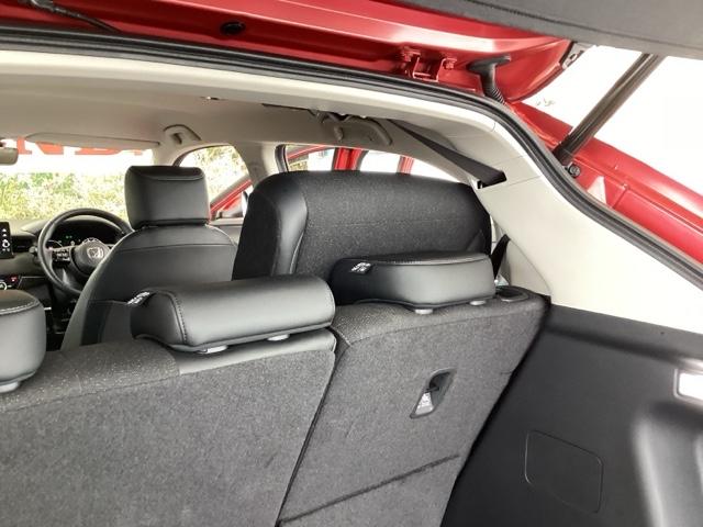 ヴェゼル ｅ：ＨＥＶＺ　純正メモリーナビ　ドラレコ　リアカメラ　衝突回避支援ブレーキ機能　スマキ　Ｐトランク　フルオートエアコン　Ｄレコ　エアバッグ　両席エアバック　Ｒカメ　記録簿付　パワーウィンドウ　ＬＥＤランプ　ソナー（66枚目）