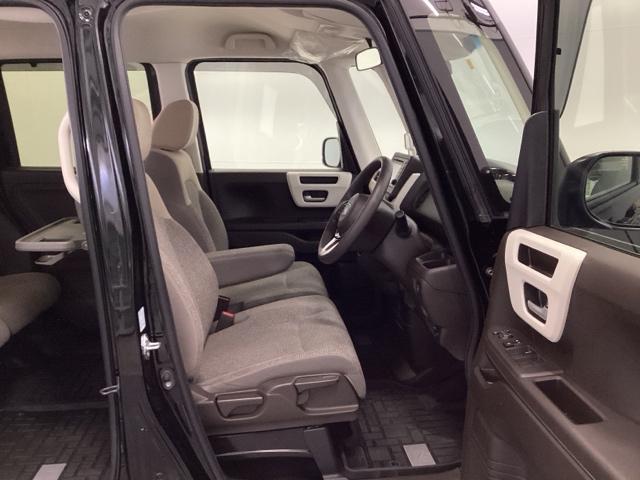 �y�x���`�V�[�g�z�^�]�ȂƏ���Ȃ̈ړ����X���[�Y�I�������ԏ�ł̏��~���A���q�l�̏��~��ɂ��֗��ł��B���Ȃ̊ԂɃR���\�[���{�b�N�X��h�����N�z���_�[���Ȃ����߁A�ԓ���Ԃ��L�������܂��B