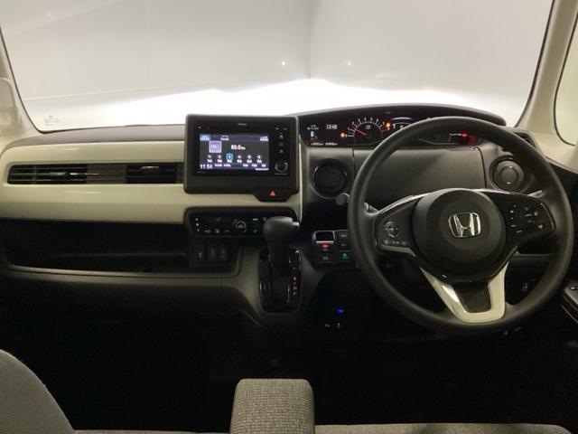 ���F���̂悢�C���p�l����ł��B����X�C�b�`��J�b�v�z���_�[���g���₷���ʒu�ɔz�u����Ă��܂��B