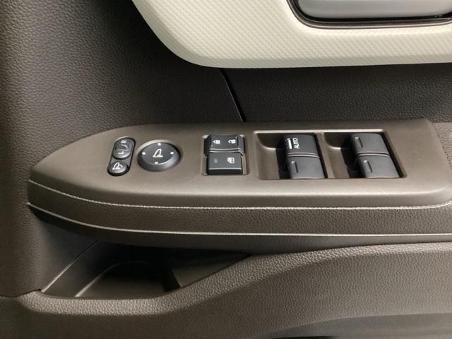 �y�p���[�E�B���h�E�X�C�b�`�z�����^�b�`�ŁA�p���[�E�C���h�E��h�A�~���[�𑀍�ł��܂��B