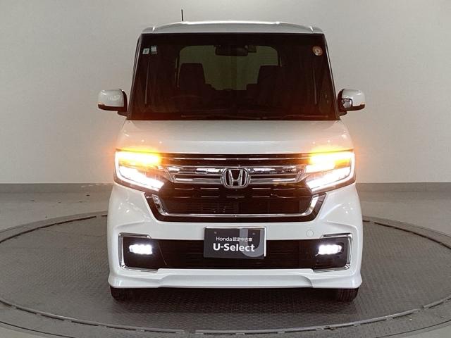 �k�d�c�w�b�h���C�g�𑕔����Ă��܂��B�k�d�c�w�b�h���C�g�͂ƂĂ����邭�A�J�̓����ԑ��s�����S�E���S�ł��B