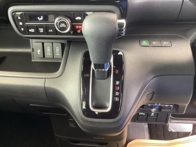 ���R�Ɏ肪�͂��A���쐫�̗ǂ��C���p�l�V�t�g�ɁA�p�[�L���O�u���[�L�́A�t�b�g�u���[�L�^�C�v�Ȃ̂ŁA�^�]�ȂƏ���Ȃ̊Ԃ͂������肵�Ă��܂��B