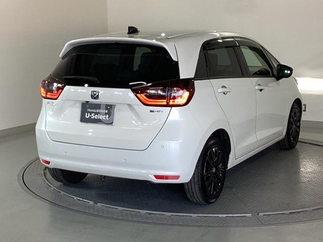 フィット ｅ：ＨＥＶホーム２０周年特別仕様車メゾン　純正メモリーナビ　ドラレコ　リアカメラ　誤発信抑制　Ｐセンサー　Ｒカメ　フルセグ　ＥＴＣ　ＡＢＳ　シートヒーター　オートクルーズコントロール　横滑り防止装置　サイドカーテンエアバック　ＬＥＤ　イモビ（8枚目）