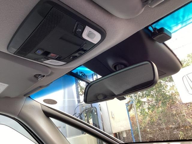 フィット ｅ：ＨＥＶホーム２０周年特別仕様車メゾン　純正メモリーナビ　ドラレコ　リアカメラ　誤発信抑制　Ｐセンサー　Ｒカメ　フルセグ　ＥＴＣ　ＡＢＳ　シートヒーター　オートクルーズコントロール　横滑り防止装置　サイドカーテンエアバック　ＬＥＤ　イモビ（10枚目）