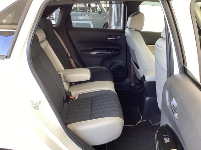 フィット ｅ：ＨＥＶホーム２０周年特別仕様車メゾン　純正メモリーナビ　ドラレコ　リアカメラ　誤発信抑制　Ｐセンサー　Ｒカメ　フルセグ　ＥＴＣ　ＡＢＳ　シートヒーター　オートクルーズコントロール　横滑り防止装置　サイドカーテンエアバック　ＬＥＤ　イモビ（17枚目）