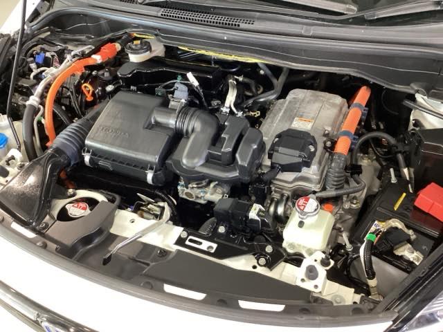 フィット ｅ：ＨＥＶホーム２０周年特別仕様車メゾン　純正メモリーナビ　ドラレコ　リアカメラ　誤発信抑制　Ｐセンサー　Ｒカメ　フルセグ　ＥＴＣ　ＡＢＳ　シートヒーター　オートクルーズコントロール　横滑り防止装置　サイドカーテンエアバック　ＬＥＤ　イモビ（20枚目）