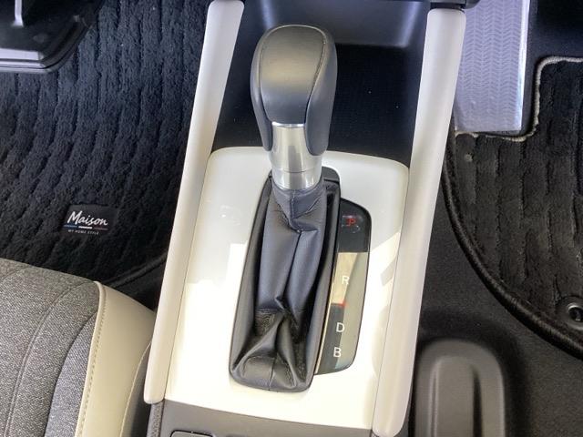 フィット ｅ：ＨＥＶホーム２０周年特別仕様車メゾン　純正メモリーナビ　ドラレコ　リアカメラ　誤発信抑制　Ｐセンサー　Ｒカメ　フルセグ　ＥＴＣ　ＡＢＳ　シートヒーター　オートクルーズコントロール　横滑り防止装置　サイドカーテンエアバック　ＬＥＤ　イモビ（39枚目）