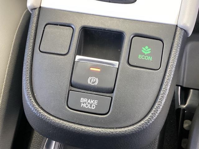 フィット ｅ：ＨＥＶホーム２０周年特別仕様車メゾン　純正メモリーナビ　ドラレコ　リアカメラ　誤発信抑制　Ｐセンサー　Ｒカメ　フルセグ　ＥＴＣ　ＡＢＳ　シートヒーター　オートクルーズコントロール　横滑り防止装置　サイドカーテンエアバック　ＬＥＤ　イモビ（40枚目）