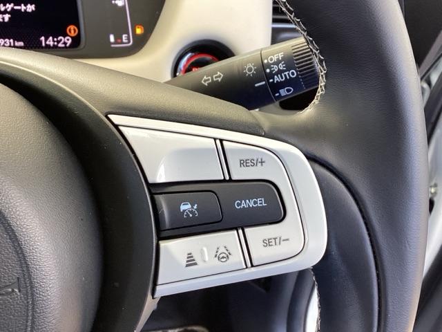 フィット ｅ：ＨＥＶホーム２０周年特別仕様車メゾン　純正メモリーナビ　ドラレコ　リアカメラ　誤発信抑制　Ｐセンサー　Ｒカメ　フルセグ　ＥＴＣ　ＡＢＳ　シートヒーター　オートクルーズコントロール　横滑り防止装置　サイドカーテンエアバック　ＬＥＤ　イモビ（43枚目）