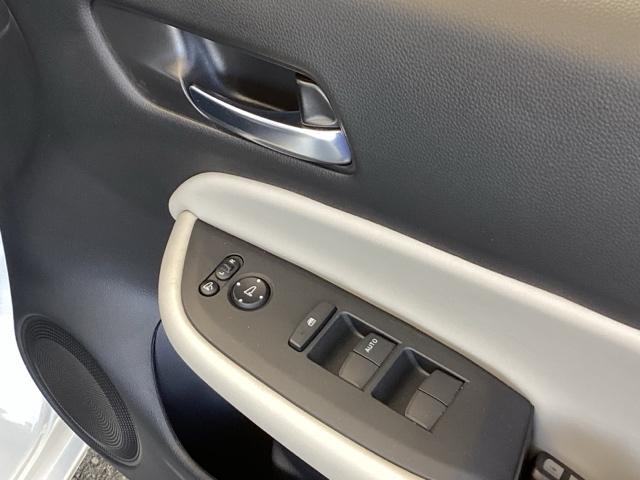 フィット ｅ：ＨＥＶホーム２０周年特別仕様車メゾン　純正メモリーナビ　ドラレコ　リアカメラ　誤発信抑制　Ｐセンサー　Ｒカメ　フルセグ　ＥＴＣ　ＡＢＳ　シートヒーター　オートクルーズコントロール　横滑り防止装置　サイドカーテンエアバック　ＬＥＤ　イモビ（53枚目）