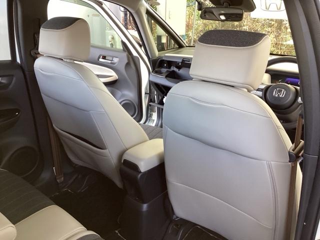 フィット ｅ：ＨＥＶホーム２０周年特別仕様車メゾン　純正メモリーナビ　ドラレコ　リアカメラ　誤発信抑制　Ｐセンサー　Ｒカメ　フルセグ　ＥＴＣ　ＡＢＳ　シートヒーター　オートクルーズコントロール　横滑り防止装置　サイドカーテンエアバック　ＬＥＤ　イモビ（60枚目）