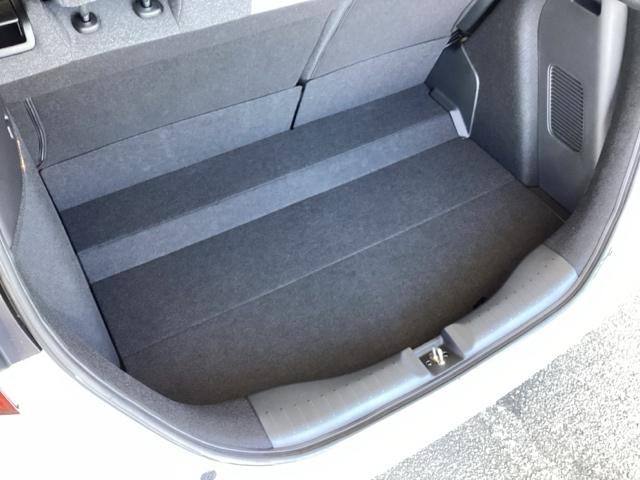 フィット ｅ：ＨＥＶホーム２０周年特別仕様車メゾン　純正メモリーナビ　ドラレコ　リアカメラ　誤発信抑制　Ｐセンサー　Ｒカメ　フルセグ　ＥＴＣ　ＡＢＳ　シートヒーター　オートクルーズコントロール　横滑り防止装置　サイドカーテンエアバック　ＬＥＤ　イモビ（67枚目）