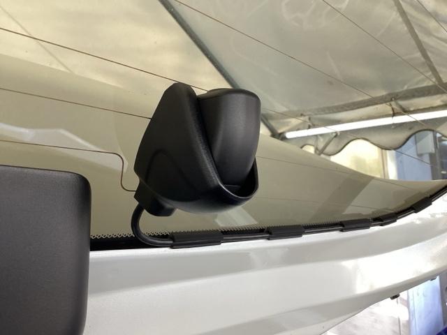 フィット ｅ：ＨＥＶホーム２０周年特別仕様車メゾン　純正メモリーナビ　ドラレコ　リアカメラ　誤発信抑制　Ｐセンサー　Ｒカメ　フルセグ　ＥＴＣ　ＡＢＳ　シートヒーター　オートクルーズコントロール　横滑り防止装置　サイドカーテンエアバック　ＬＥＤ　イモビ（68枚目）