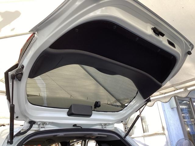 フィット ｅ：ＨＥＶホーム２０周年特別仕様車メゾン　純正メモリーナビ　ドラレコ　リアカメラ　誤発信抑制　Ｐセンサー　Ｒカメ　フルセグ　ＥＴＣ　ＡＢＳ　シートヒーター　オートクルーズコントロール　横滑り防止装置　サイドカーテンエアバック　ＬＥＤ　イモビ（69枚目）