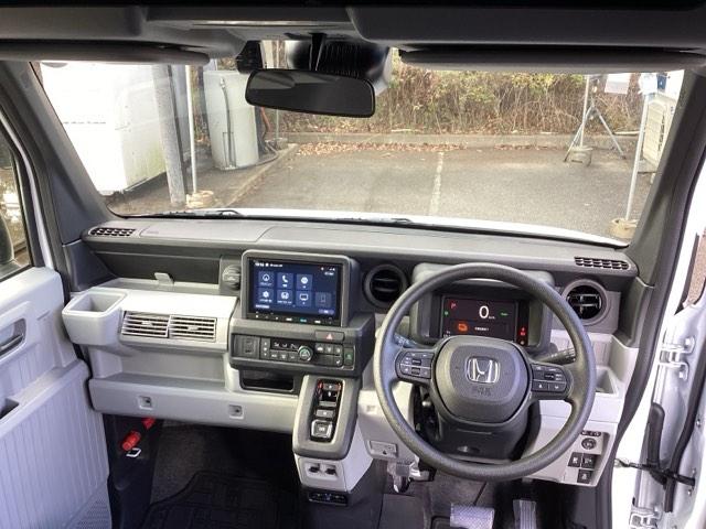 �t�����g�K���X���傫���A���C�h�Ȏ��E�ŉ^�]�����₷���Ȃ�悤�ɐݒ肳��Ă��܂��B