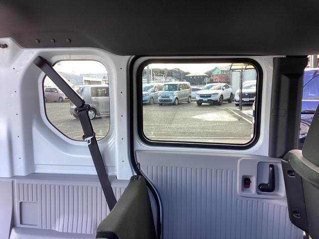 �㕔���Ȃ̑��̓��o�[�𑀍삵�ĊJ���\�ł��B���o�[����O�Ɉ����Ƒ����J���A���o�[���O�ɉ����o�����Ƃő����Œ�ł��܂��B