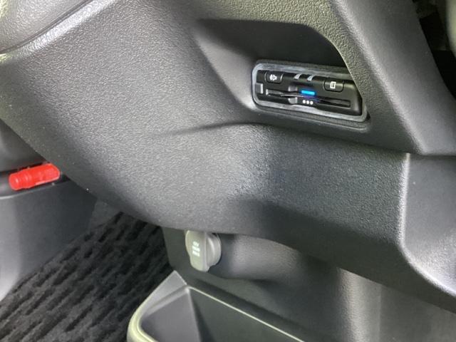 Ｎ－ＢＯＸカスタム ターボ　ディスプレイオーディオ　ＥＴＣ　リアカメラ　自動追従　Ｂモニター　ＵＳＢ入力　誤発進抑制機能　キーレスエントリー　サイドカーテンエアバック　横滑り防止　整備記録簿　運転席エアバッグ　パワーステアリング（13枚目）