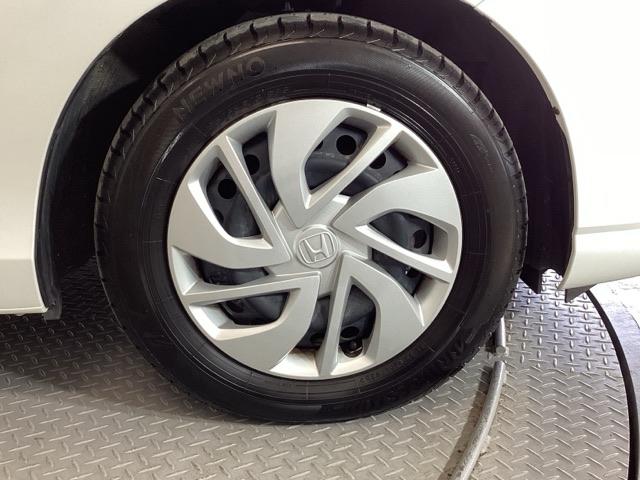 �X�`�[���z�C�[���ɂ́A�z���_�����̃z�C�[���J�o�[���t���Ă��܂��B