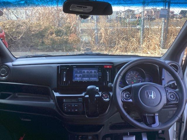 �t�����g�K���X���傫���A���C�h�Ȏ��E�ŉ^�]�����₷���Ȃ�悤�ɁA�݌v����Ă��܂��B