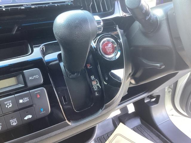 ���R�Ɏ肪�͂��A���쐫�̗ǂ��C���p�l�V�t�g�ɁA�p�[�L���O�u���[�L�́A�t�b�g�u���[�L�^�C�v�Ȃ̂ŁA�^�]�ȂƏ���Ȃ̊Ԃ͂������肵�Ă��܂��B