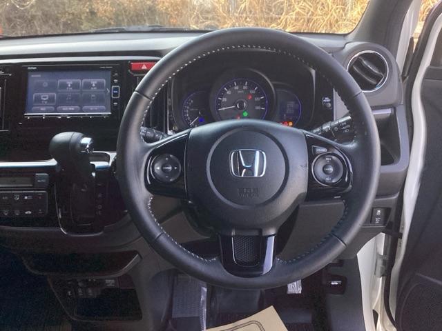 ��ɂȂ��ފ��o�̃X�e�A�����O�ł��B�����S�n�A�f�U�C�����A���쐫�ɂ���������A�C�e���ł��B