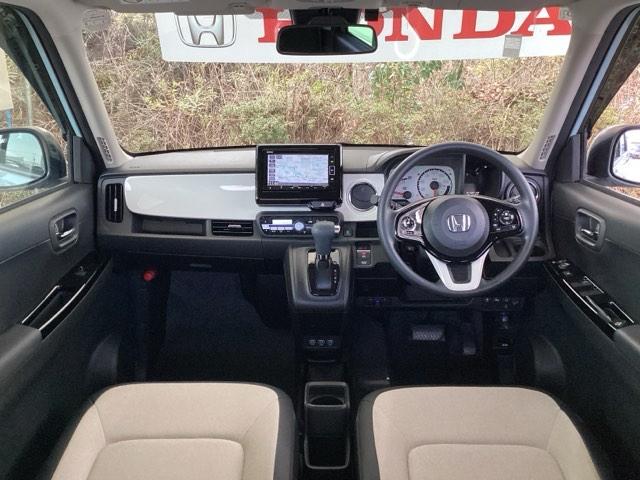 �t�����g�K���X���傫���A���C�h�Ȏ��E�ŉ^�]�����₷���Ȃ�悤�ɐݒ肳��Ă��܂��B