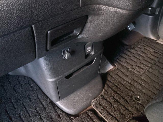 N-BOXカスタム G・Lホンダセンシング 純正ナビ フルセグ リアカメラ ベンチ 助手席エアバック エアB バックアイカメラ キーフリーシステム スマートキーPスタート クルーズコントロール 盗難防止システム ESC DVD Aライト PW(41枚目)