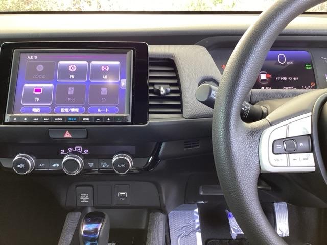 フィット e:HEVクロスター ドラレコ ナビ Rカメラ ブルートゥース インテリキー キーフリー LEDヘットライト イモビライザー サイドカーテンエアバック Cソナー クルコン パワーウインドウ エアコン USB 記録簿 ABS(3枚目)