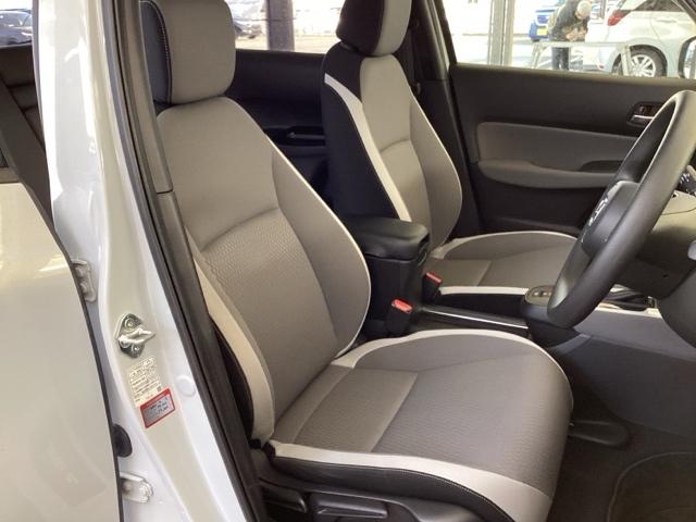 フィット e:HEVクロスター ドラレコ ナビ Rカメラ ブルートゥース インテリキー キーフリー LEDヘットライト イモビライザー サイドカーテンエアバック Cソナー クルコン パワーウインドウ エアコン USB 記録簿 ABS(18枚目)