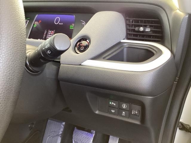 フィット e:HEVクロスター ドラレコ ナビ Rカメラ ブルートゥース インテリキー キーフリー LEDヘットライト イモビライザー サイドカーテンエアバック Cソナー クルコン パワーウインドウ エアコン USB 記録簿 ABS(24枚目)