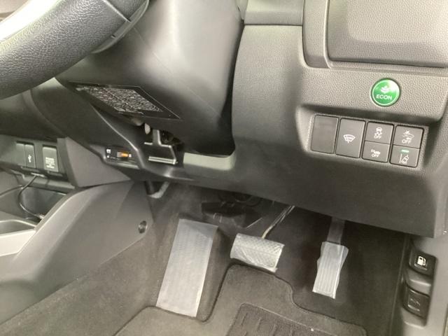 �����ɍ����ŕ֗��Ȃd�s�b������A�R����悭����d�b�n�m�A�������h���u�r�`�Ȃǂ̃X�C�b�`�́A�^�]�Ȃ̉E���A��̓͂��₷���ʒu�ɂ���܂��B