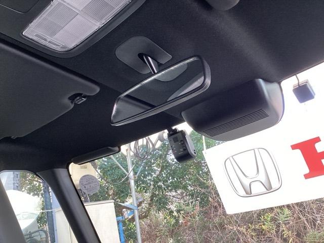 N-BOXカスタム ベースグレード 純正メモリーナビ ドラレコ リアカメラ ベンチシ-ト アクティブクルーズ フルセグ対応 前席シートヒーター イモビライザー USB 運転席エアバッグ スマートキー&プッシュスタート LEDヘッド(10枚目)