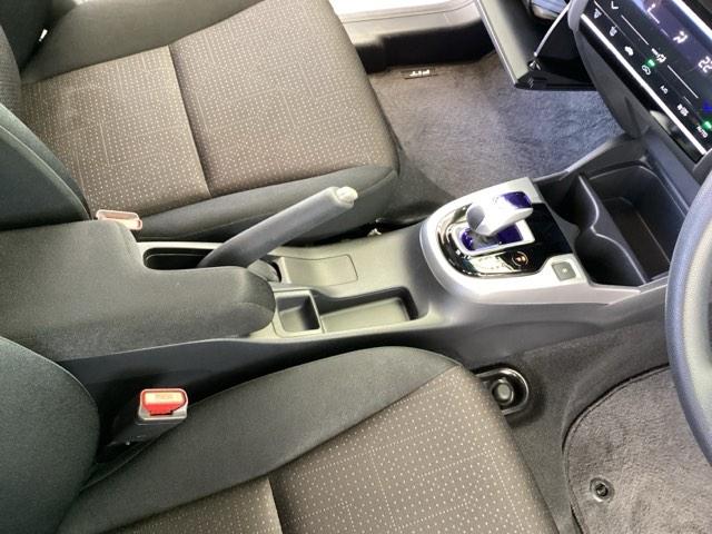 フィットハイブリッド Fパッケージ メモリーナビ オートエアコン ETC イモビライザー スマキー 運転席助手席エアバッグ ナビTV ECONモード 横滑り防止機能 キーレス 運転席エアバッグ USB ABS DVD視聴 ワンセグ(39枚目)