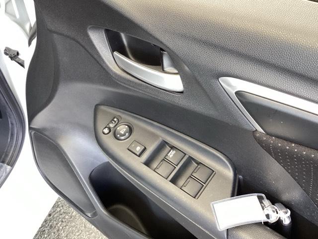 フィットハイブリッド Fパッケージ メモリーナビ オートエアコン ETC イモビライザー スマキー 運転席助手席エアバッグ ナビTV ECONモード 横滑り防止機能 キーレス 運転席エアバッグ USB ABS DVD視聴 ワンセグ(48枚目)